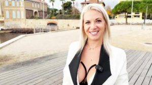 Ava, 28 years old, a very sexy businesswoman