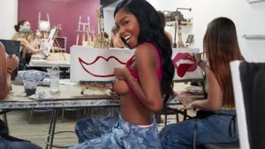 Painting Class Ass – Munro Blaxxx