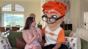 Lilibet Saunders Collects Porn Dude’s Sample