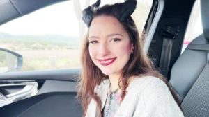 Granny Donuts, 28 years old, comes to continue her hardcore experiences… with a smile