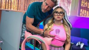 Uncle’s Free Use Dream: Tiny Gamer Girl Glitches Unless She Gets Dick – Aria Banks