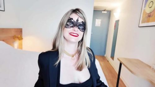 Alice, 34 years old, bank manager in Paris