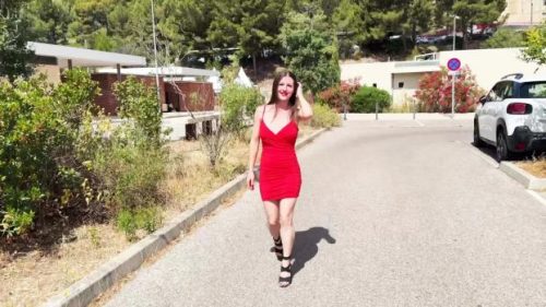 Mia Foxx, 35, pushes it to double